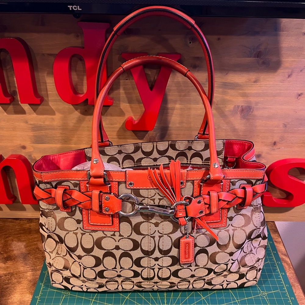Coach Signature C shoulder bag with zipper with orange leather